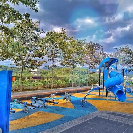 קאג'אנג Mmg D'Tiara Homestay מראה חיצוני תמונה