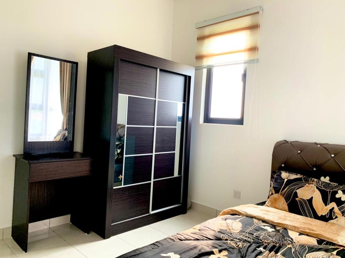 קאג'אנג Mmg D'Tiara Homestay מראה חיצוני תמונה